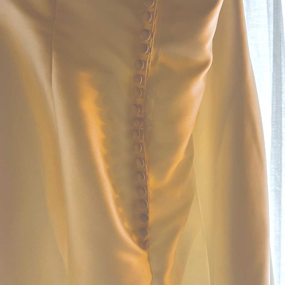 Justin Alexander mermaid style wedding gown. Worn once 2 years ago. - Picture 5 of 6